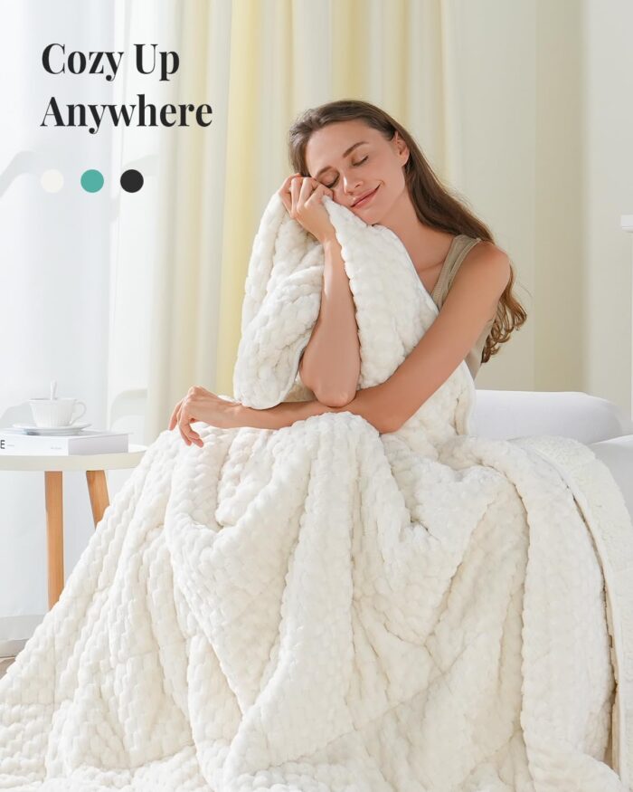 Sherpa Weighted Blanket (15lb) - Image 5
